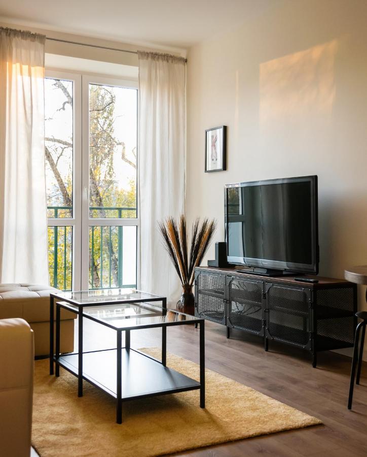Ochota Sunny Apartment Варшава Екстер'єр фото