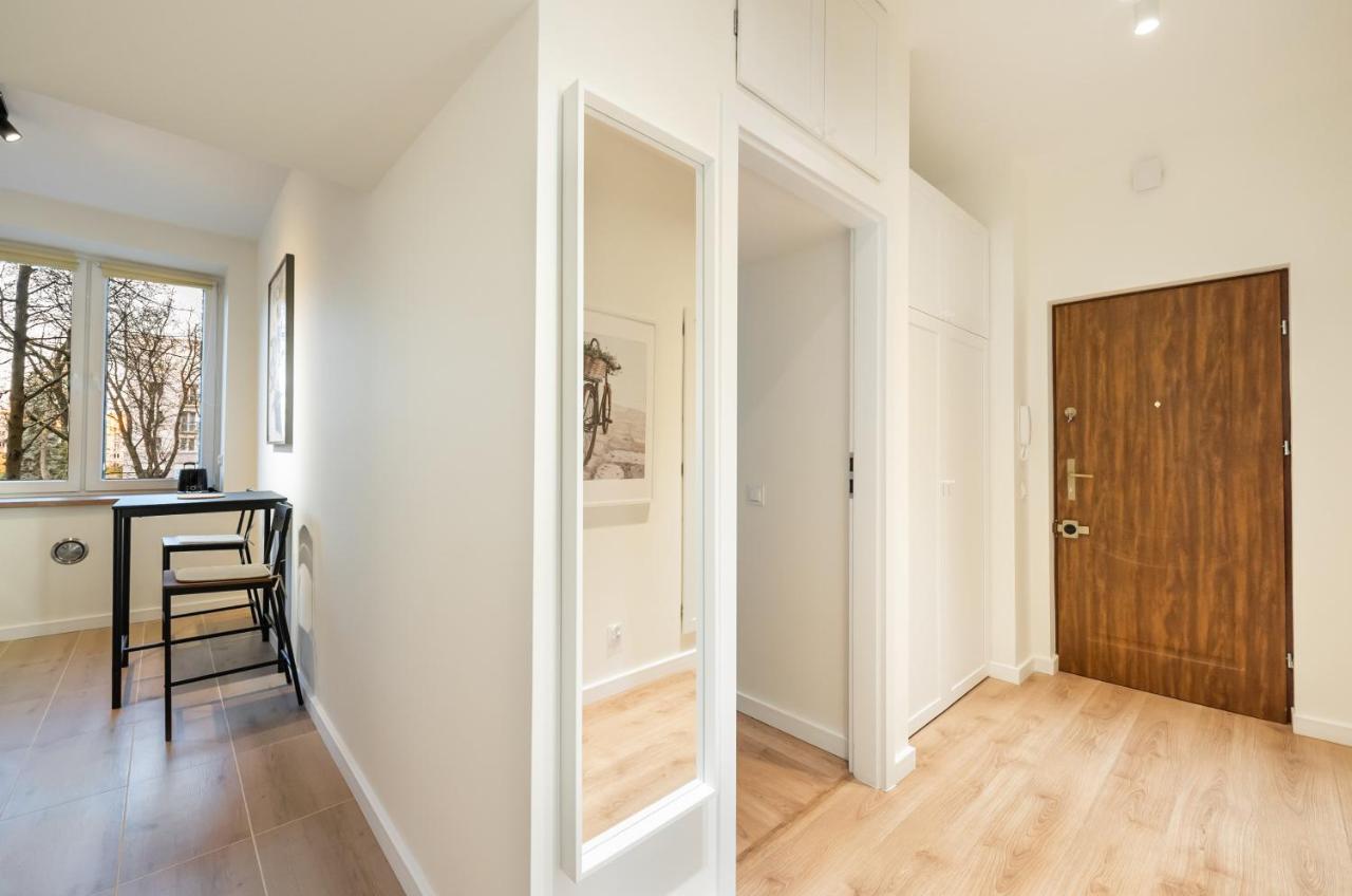 Ochota Sunny Apartment Варшава Екстер'єр фото